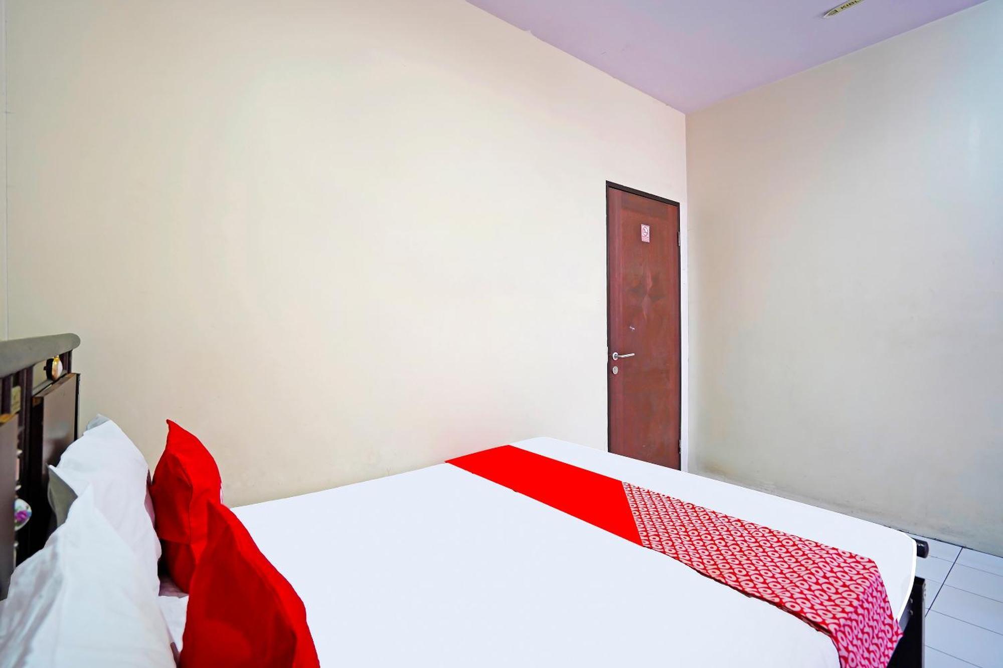 Oyo 91415 De Wijaya Hotel シドアルジョ エクステリア 写真