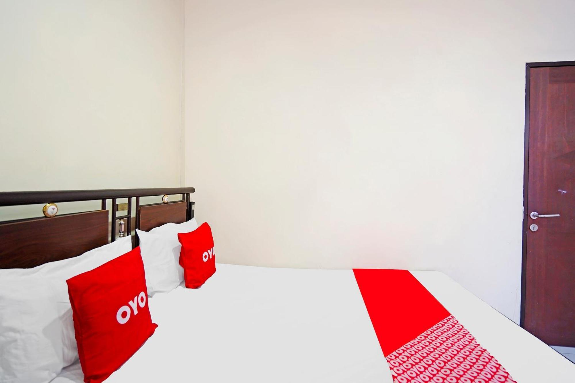 Oyo 91415 De Wijaya Hotel シドアルジョ エクステリア 写真