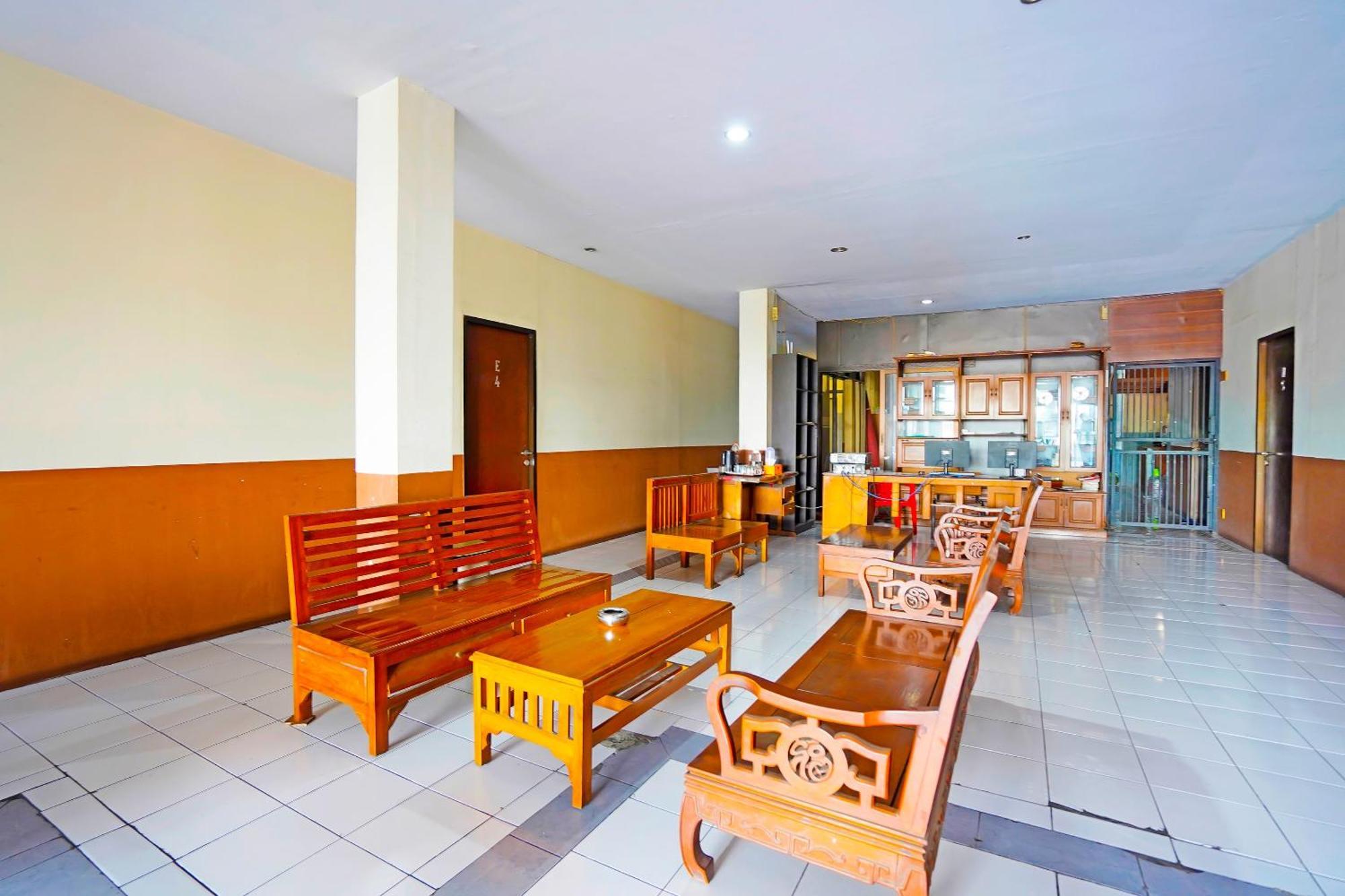 Oyo 91415 De Wijaya Hotel シドアルジョ エクステリア 写真
