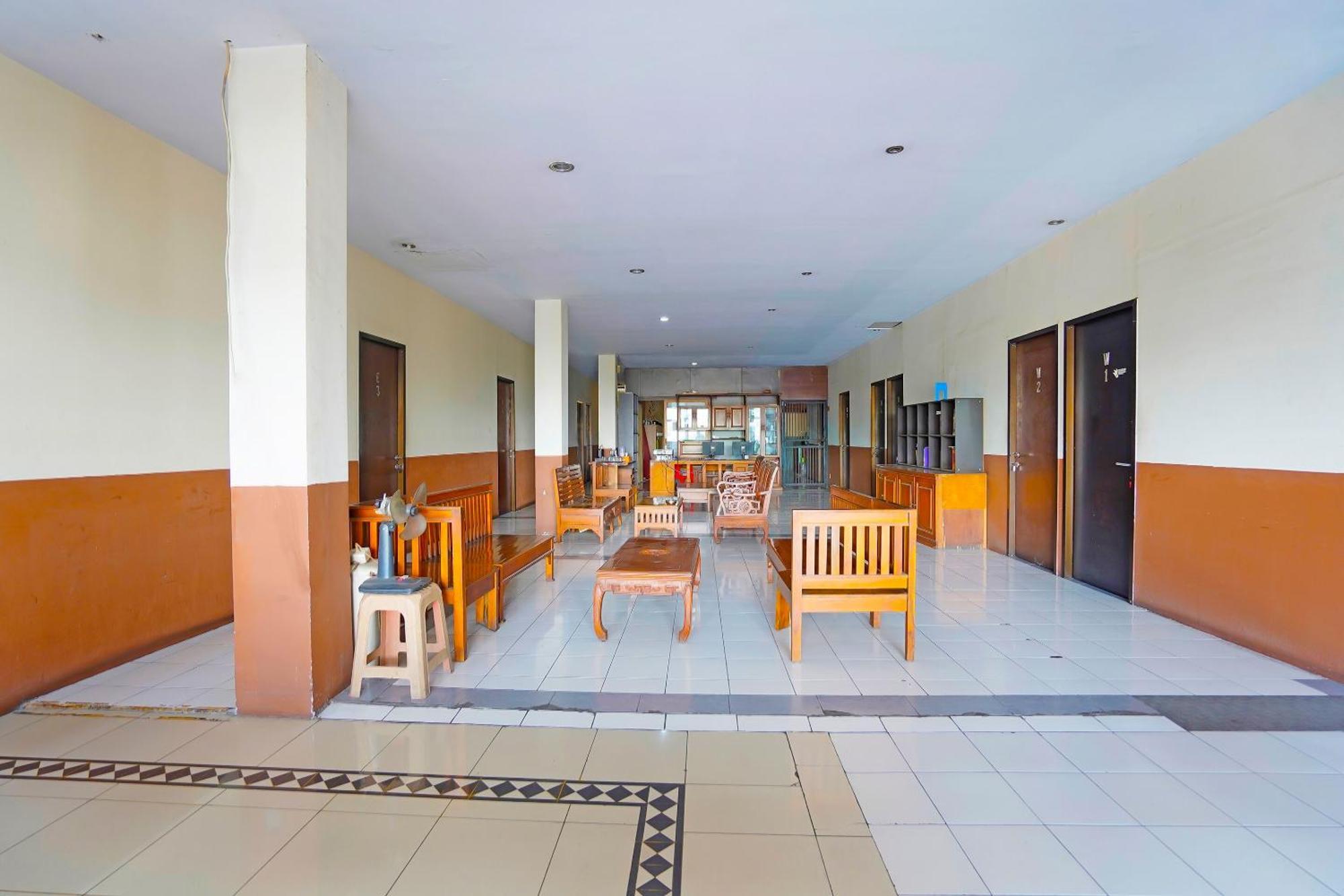 Oyo 91415 De Wijaya Hotel シドアルジョ エクステリア 写真